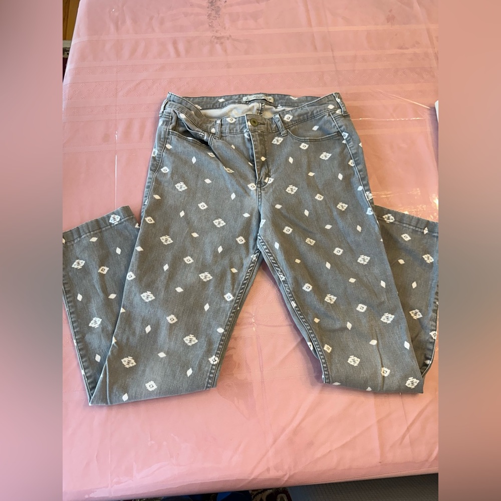 Abercrombie & Finch women’s small size 8p gray print jeans/legging straight legs